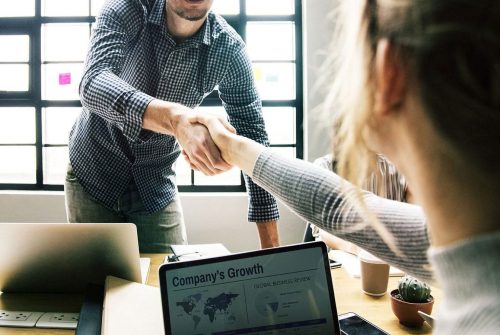 what-to-look-for-in-hiring-a-digital-marketing-agency-featured-image-min-1